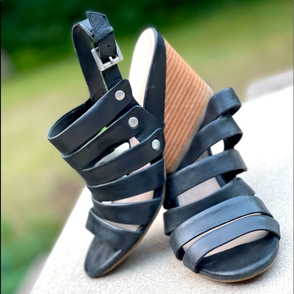 EUC!  Naya Black Leather Sandals -Size 7.5